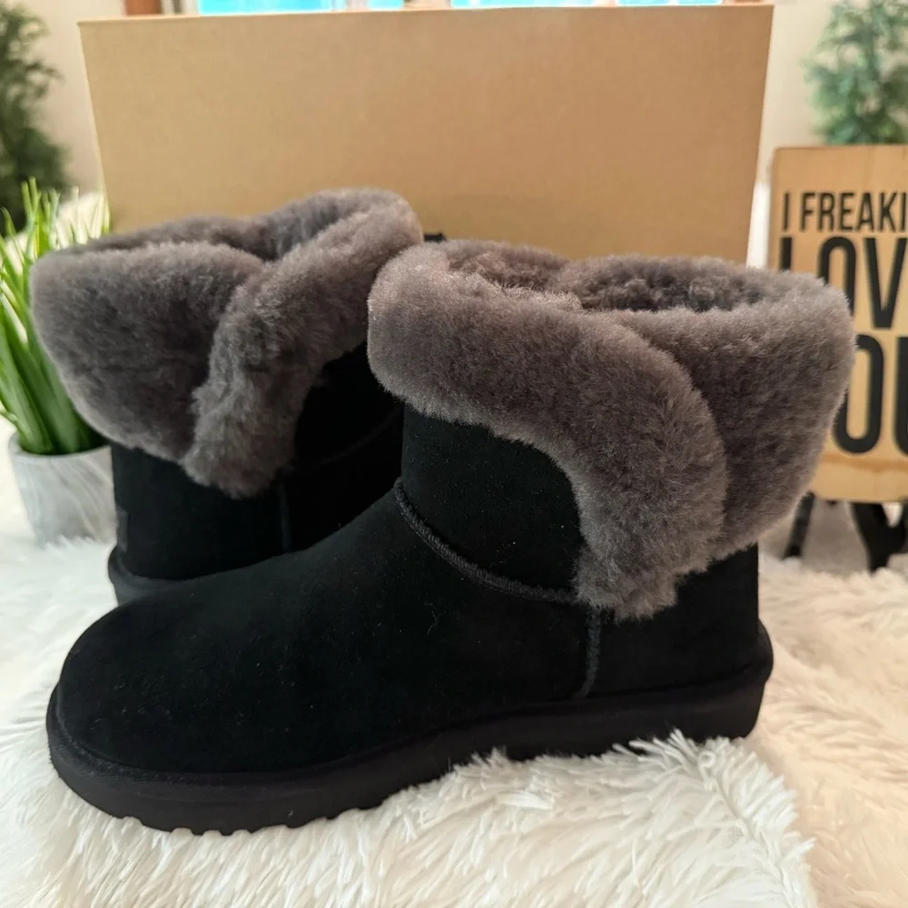 UGG Saniya Mini Bootie - Picture 3 of 13